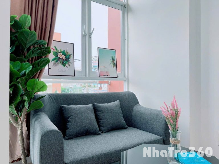 Phòng trọ ban cong có máy lạnh