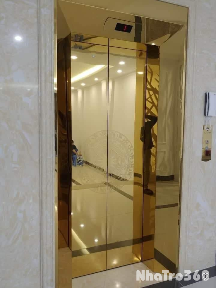 Cho thuê Nhà căn góc, mới, thang máy, 116m2_ 4T; vỉa hè, Đội Cấn-45 Tr