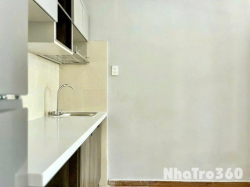 CĂN HỘ QUẬN 1 BAN CÔNG THOÁNG FULL NỘI THẤT