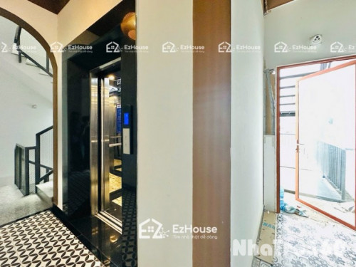 Gần công viên Phú Lâm