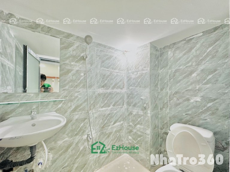 Gần công viên Phú Lâm