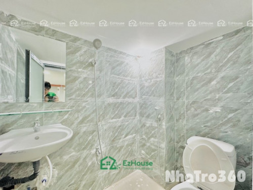 Gần công viên Phú Lâm