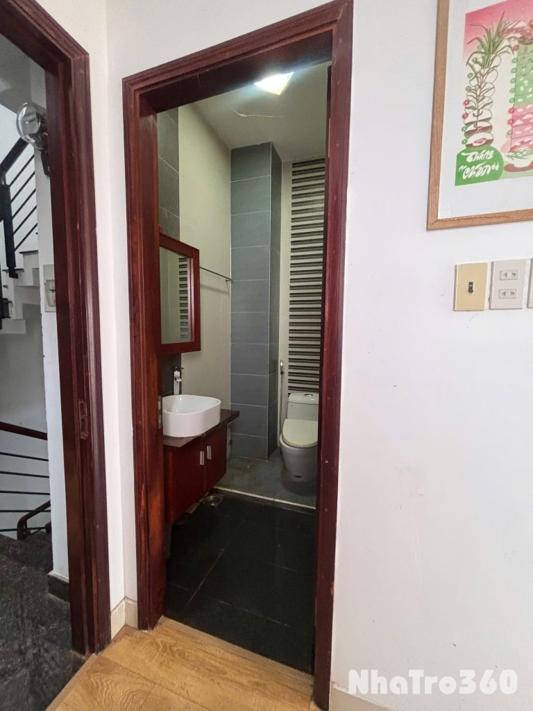 Cho thuê căn studio ban công, máy giặt riêng gần Đh Khoa học Tự Nhiên, Đh Sài Gòn, Đh Sư Phạm, vòng xoay Lý Thái Tổ