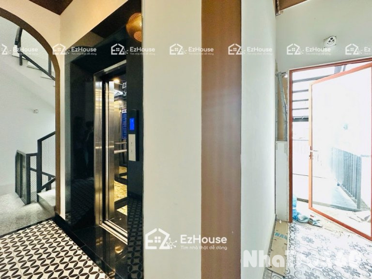 Gần công viên Phú Lâm