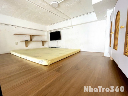 PHÒNG FULL OPTION - CÓ TV & BAN CÔNG