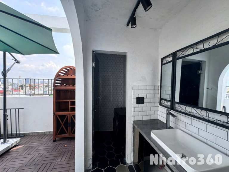 Cho thuê căn Penthouse 60m2 - 2 ban công