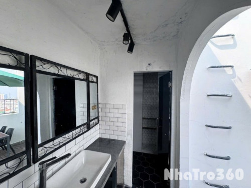 Cho thuê căn Penthouse 60m2 - 2 ban công
