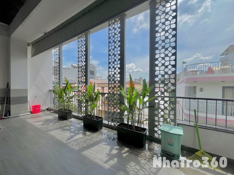 Cho thuê căn hộ 2PN quận 3 ban công lớn, tiện nghi