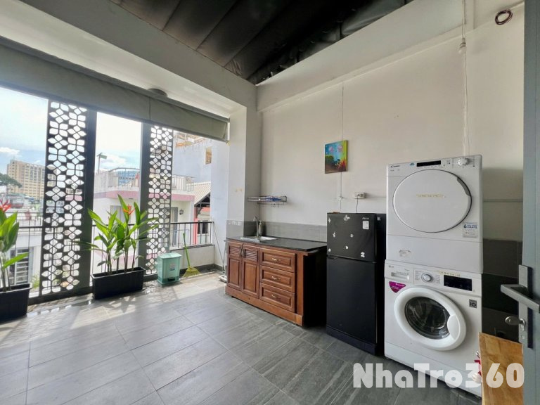 Cho thuê căn hộ 2PN quận 3 ban công lớn, tiện nghi