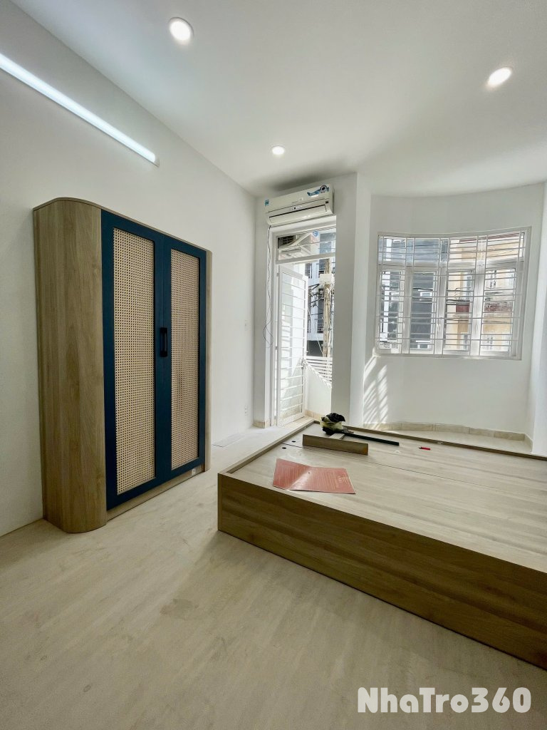 Cho thuê căn hộ ban công, Q10, Đường Sư Vạn Hạnh, gần ĐH Y Khoa, Vạn Hạnh Mall, Nhà Thờ Đồng Tiến