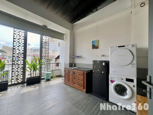 Cho thuê căn hộ 2PN quận 3 ban công lớn, tiện nghi