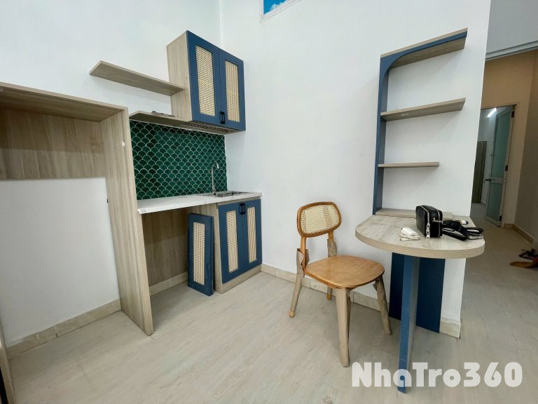 Cho thuê căn hộ ban công, Q10, Đường Sư Vạn Hạnh, gần ĐH Y Khoa, Vạn Hạnh Mall, Nhà Thờ Đồng Tiến