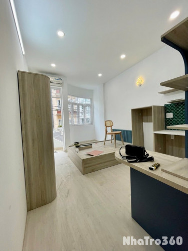 Cho thuê căn hộ ban công, Q10, Đường Sư Vạn Hạnh, gần ĐH Y Khoa, Vạn Hạnh Mall, Nhà Thờ Đồng Tiến