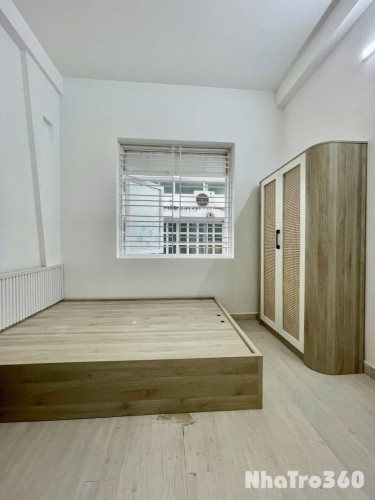 Cho thuê căn hộ ban công, Q10, Đường Sư Vạn Hạnh, gần ĐH Y Khoa, Vạn Hạnh Mall, Nhà Thờ Đồng Tiến