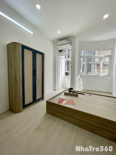 Cho thuê căn hộ ban công, Q10, Đường Sư Vạn Hạnh, gần ĐH Y Khoa, Vạn Hạnh Mall, Nhà Thờ Đồng Tiến