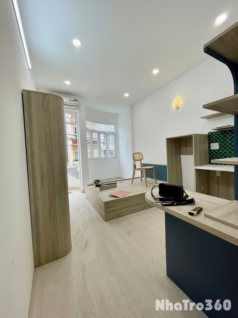 Cho thuê căn hộ ban công, Q10, Đường Sư Vạn Hạnh, gần ĐH Y Khoa, Vạn Hạnh Mall, Nhà Thờ Đồng Tiến