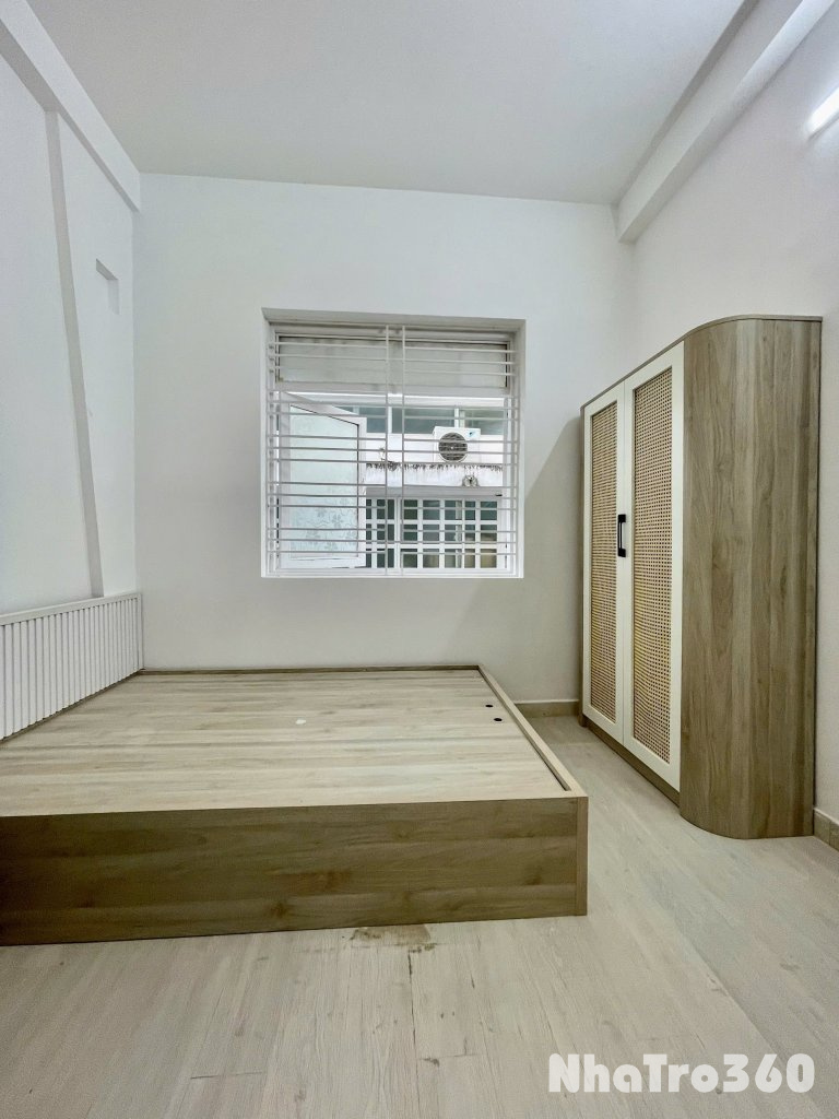 Cho thuê căn hộ ban công, Q10, Đường Sư Vạn Hạnh, gần ĐH Y Khoa, Vạn Hạnh Mall, Nhà Thờ Đồng Tiến