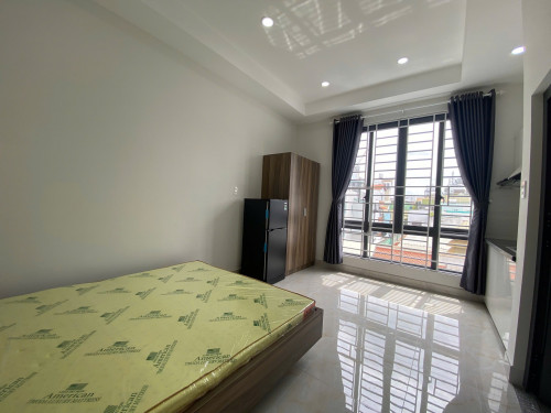 Cho thuê căn hộ ban công, Q1, đường Nguyễn Trãi, gần Công Viên 23/9, ĐH Sài Gòn, Cầu Nguyễn Văn Cừ