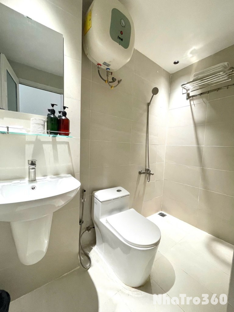 Cho thuê căn hộ ban công máy giặt riêng Q1, ngay chợ Tân Định, nhà thờ Tân Định, công viên Lê Văn Tám, cầu Bông