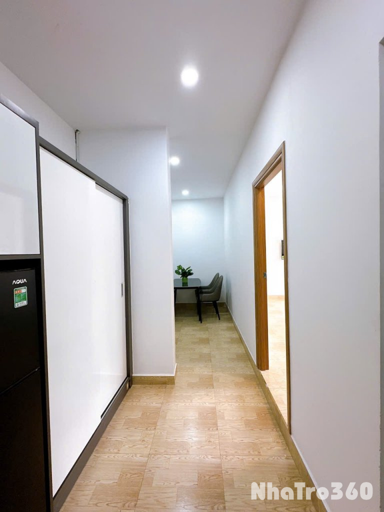 Cho thuê căn hộ ban công, Q10, Đường CMT8, gần Công Trường Dân Chủ, Toà Nhà Viettel, Công Viên Lê Thị Riêng