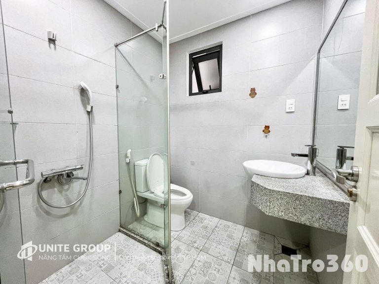 Cho thuê căn hộ ban công, Q10, Đường CMT8, gần Công Trường Dân Chủ, Toà Nhà Viettel, Công Viên Lê Thị Riêng