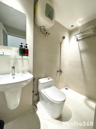 Cho thuê căn hộ ban công máy giặt riêng Q1, ngay chợ Tân Định, nhà thờ Tân Định, công viên Lê Văn Tám, cầu Bông