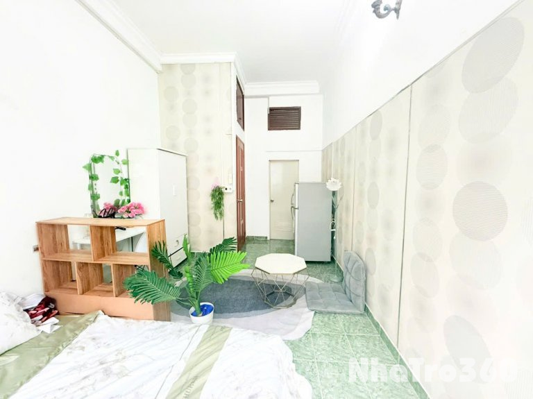 Cho thuê căn hộ ban công, Q4, Đường Đoàn Văn Bơ, gần ĐH Nguyễn Tất Thành, ĐH Luật, Chợ Xóm Chiếu