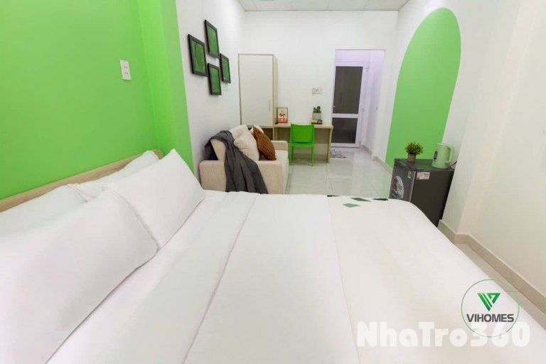 Cho thuê căn hộ ban công, Q4, Đường Bến Vân Đồn, gần ĐH Luật, ĐH Nguyễn Tất Thành, Chợ Xóm Chiếu