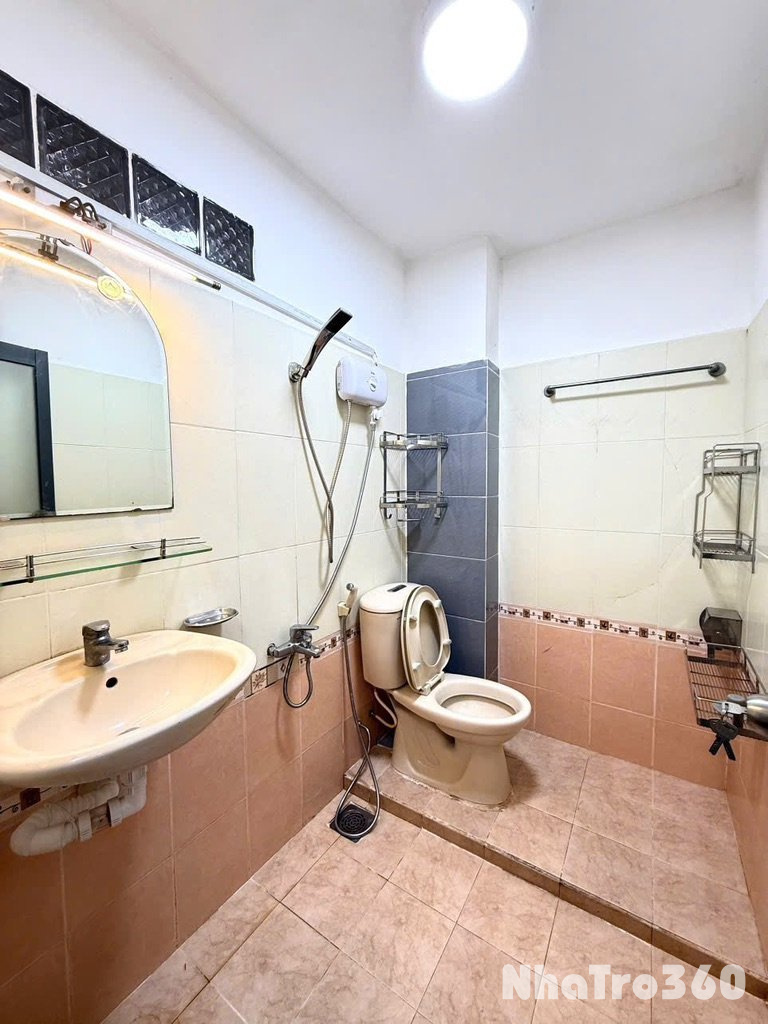 Căn hộ studio ban công gần sân bay Tân Bình