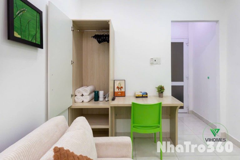 Cho thuê căn hộ ban công, Q4, Đường Bến Vân Đồn, gần ĐH Luật, ĐH Nguyễn Tất Thành, Chợ Xóm Chiếu