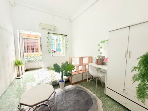 Cho thuê căn hộ ban công, Q4, Đường Đoàn Văn Bơ, gần ĐH Nguyễn Tất Thành, ĐH Luật, Chợ Xóm Chiếu