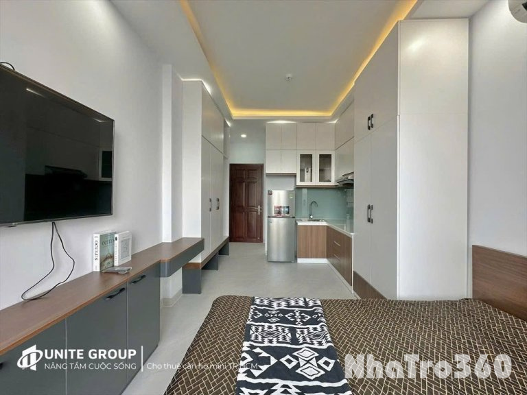 Phòng ban công thang máy quận 8 Dương Bá Trạc