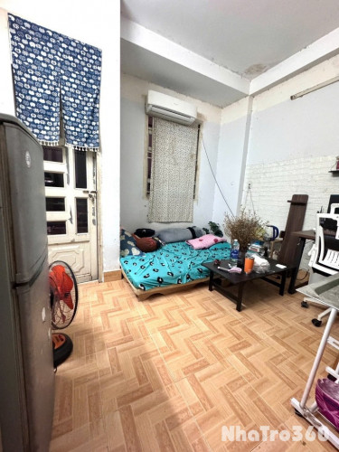 Cho thuê phòng ban công cửa sổ