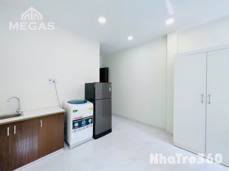 Phòng ban công 35m2 quận 1 ngay bùi viện