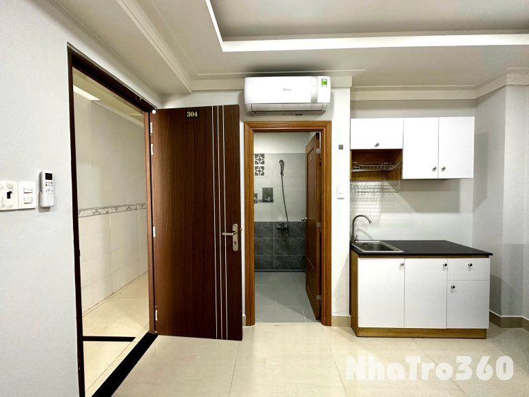 Cho thuê căn hộ ban công, Q1, đường Nguyễn Trãi, gần Công Viên 23/9, ĐH Sài Gòn, Cầu Nguyễn Văn Cừ