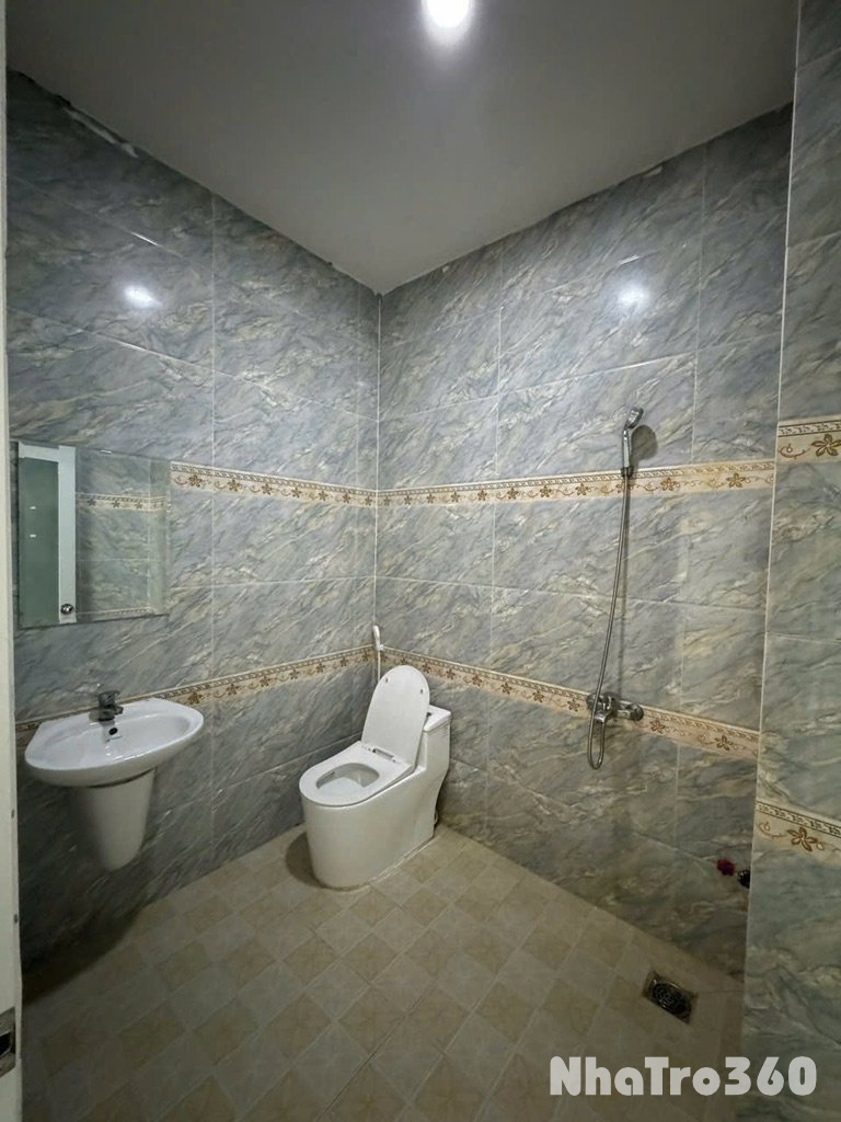 Full nội thất, rộng, cửa sổ, bancol, thang máy, re