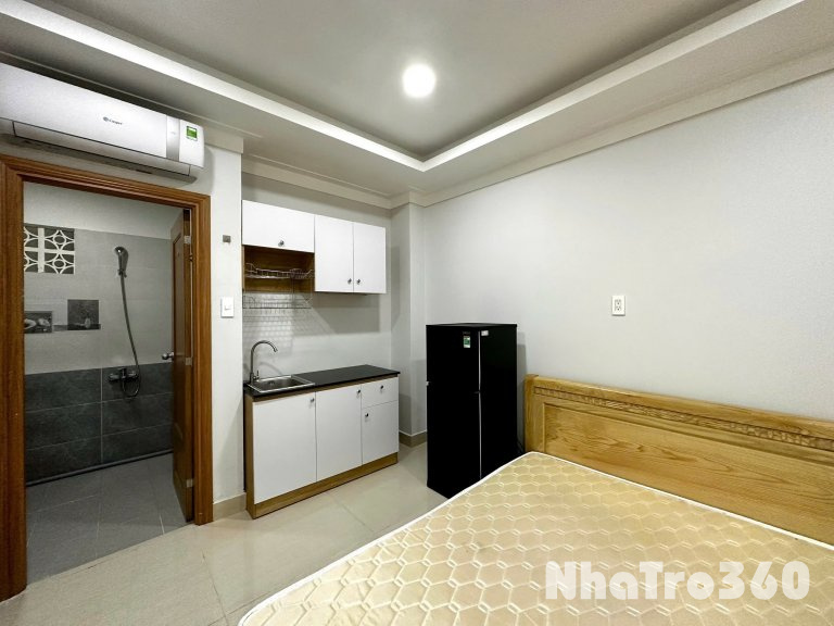 Cho thuê căn hộ ban công, Q1, đường Nguyễn Trãi, gần Công Viên 23/9, ĐH Sài Gòn, Cầu Nguyễn Văn Cừ