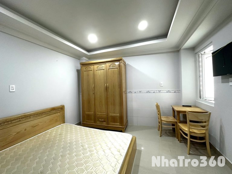 Cho thuê căn hộ ban công, Q1, đường Nguyễn Trãi, gần Công Viên 23/9, ĐH Sài Gòn, Cầu Nguyễn Văn Cừ