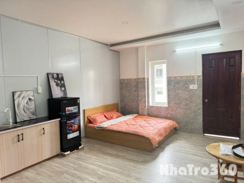 Full nội thất, rộng, cửa sổ, bancol, thang máy, re