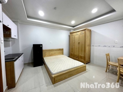 Cho thuê căn hộ ban công, Q1, đường Nguyễn Trãi, gần Công Viên 23/9, ĐH Sài Gòn, Cầu Nguyễn Văn Cừ