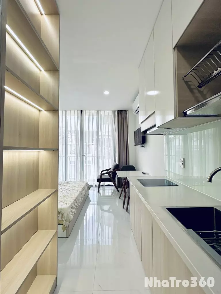 Cho thuê căn hộ ban công, Q10, đường Hoà Hảo, gần ĐH Y Dược, Vạn Hạnh Mall, Nhà Thờ Đồng Tiến