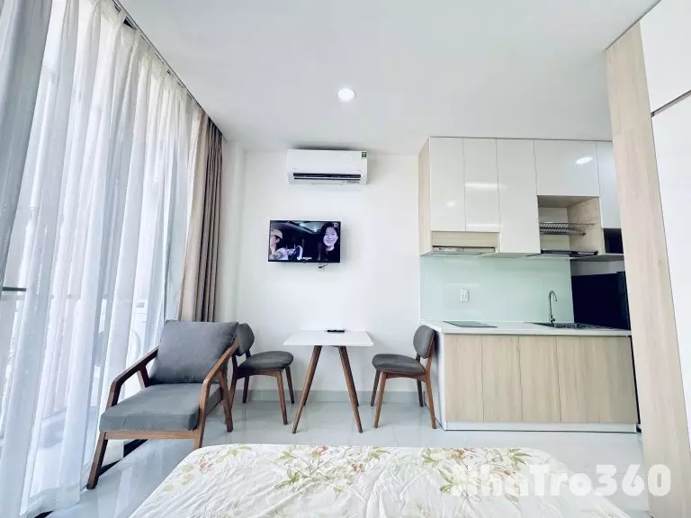 Cho thuê căn hộ ban công, Q10, đường Hoà Hảo, gần ĐH Y Dược, Vạn Hạnh Mall, Nhà Thờ Đồng Tiến