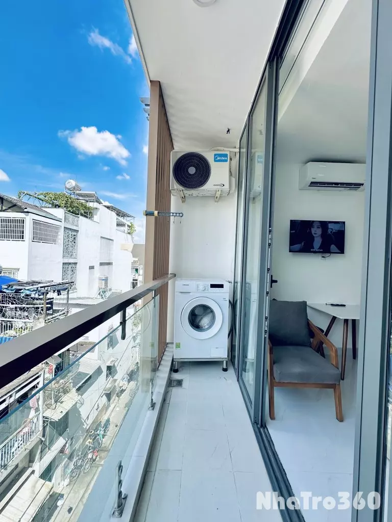Cho thuê căn hộ ban công, Q10, đường Hoà Hảo, gần ĐH Y Dược, Vạn Hạnh Mall, Nhà Thờ Đồng Tiến
