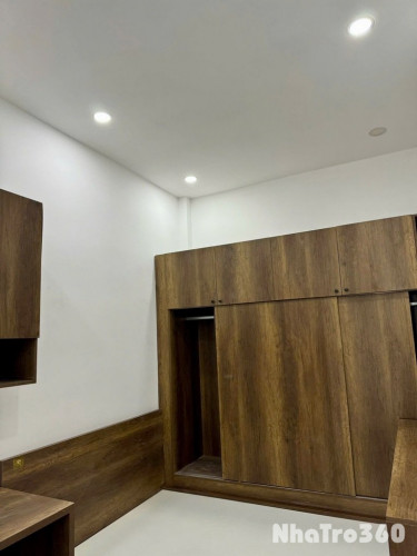 Nhà nguyên căn 1 trệt 1 lầu, 2 phòng ngủ.