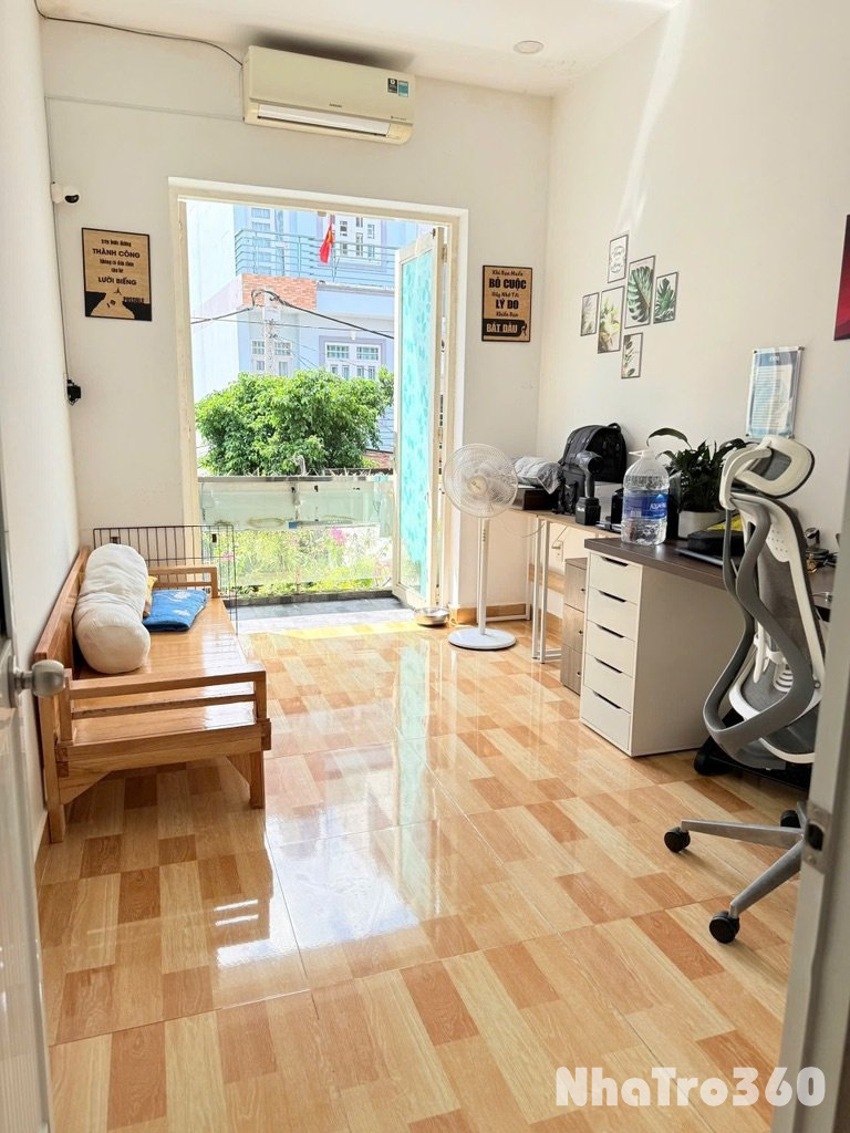 Nhà nguyên căn 1 trệt 1 lầu, 2 phòng ngủ.