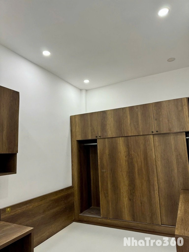 Nhà nguyên căn 1 trệt 1 lầu, 2 phòng ngủ.