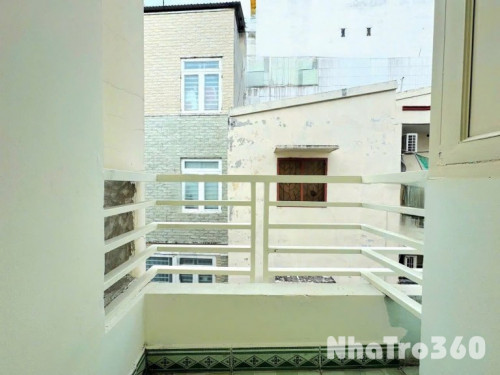 Cho thuê căn hộ ban công, Q1, đường Nguyễn Trãi, gần ĐH Sài Gòn, Cầu Nguyễn Văn Cừ, Công Viên 23/9
