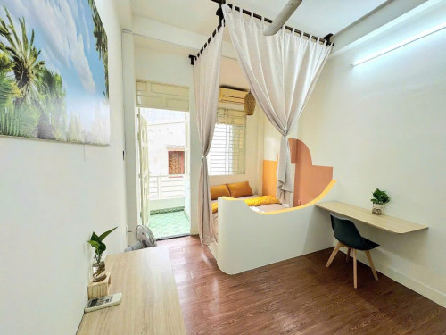 Cho thuê căn hộ ban công, Q1, đường Nguyễn Trãi, gần ĐH Sài Gòn, Cầu Nguyễn Văn Cừ, Công Viên 23/9