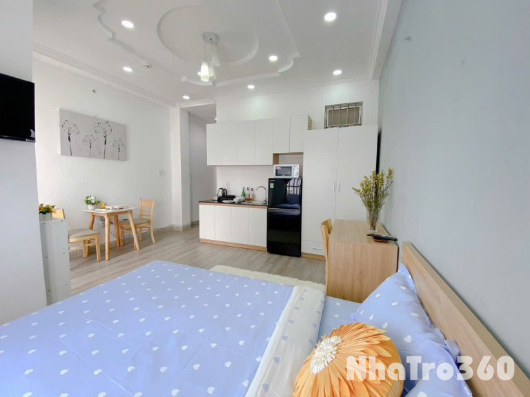 Cho thuê căn Studio ban công mặt tiền đường Hoàng Diệu Q4, gần Đh Luật, Đh Nguyễn Tất Thành, cầu Khánh Hội,…