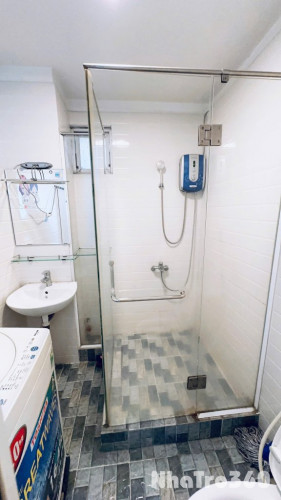 Cho thuê phòng trọ ban công Q4, view sông ngay cầu Calmette, Đh Luật, Đh Nguyễn Tất Thành, cầu Khánh Hội